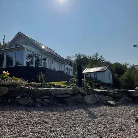 Near Pulpit Rock Feriehus Jørpeland